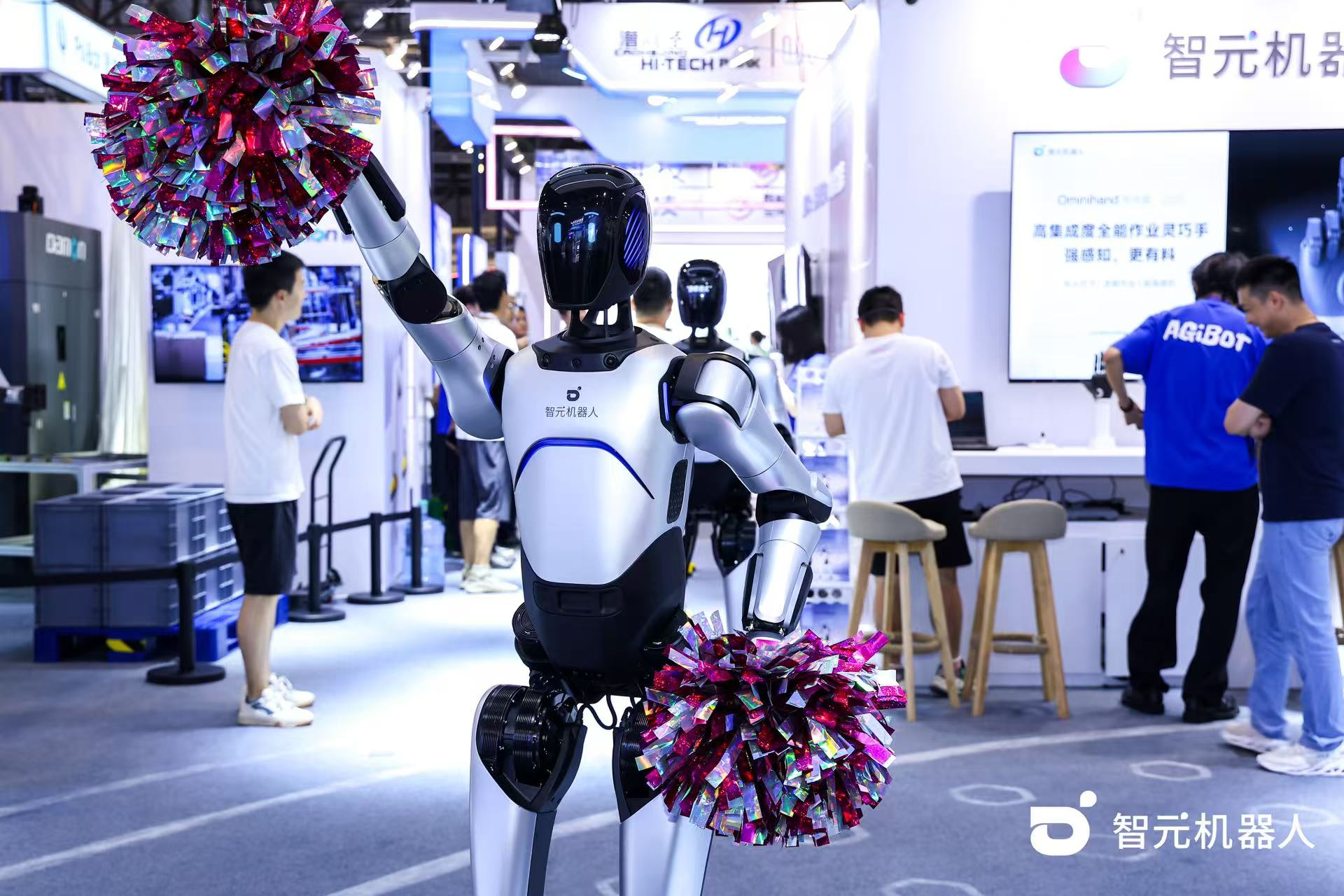 28圈体育机器人 WAIC 首日展台火爆，机器...